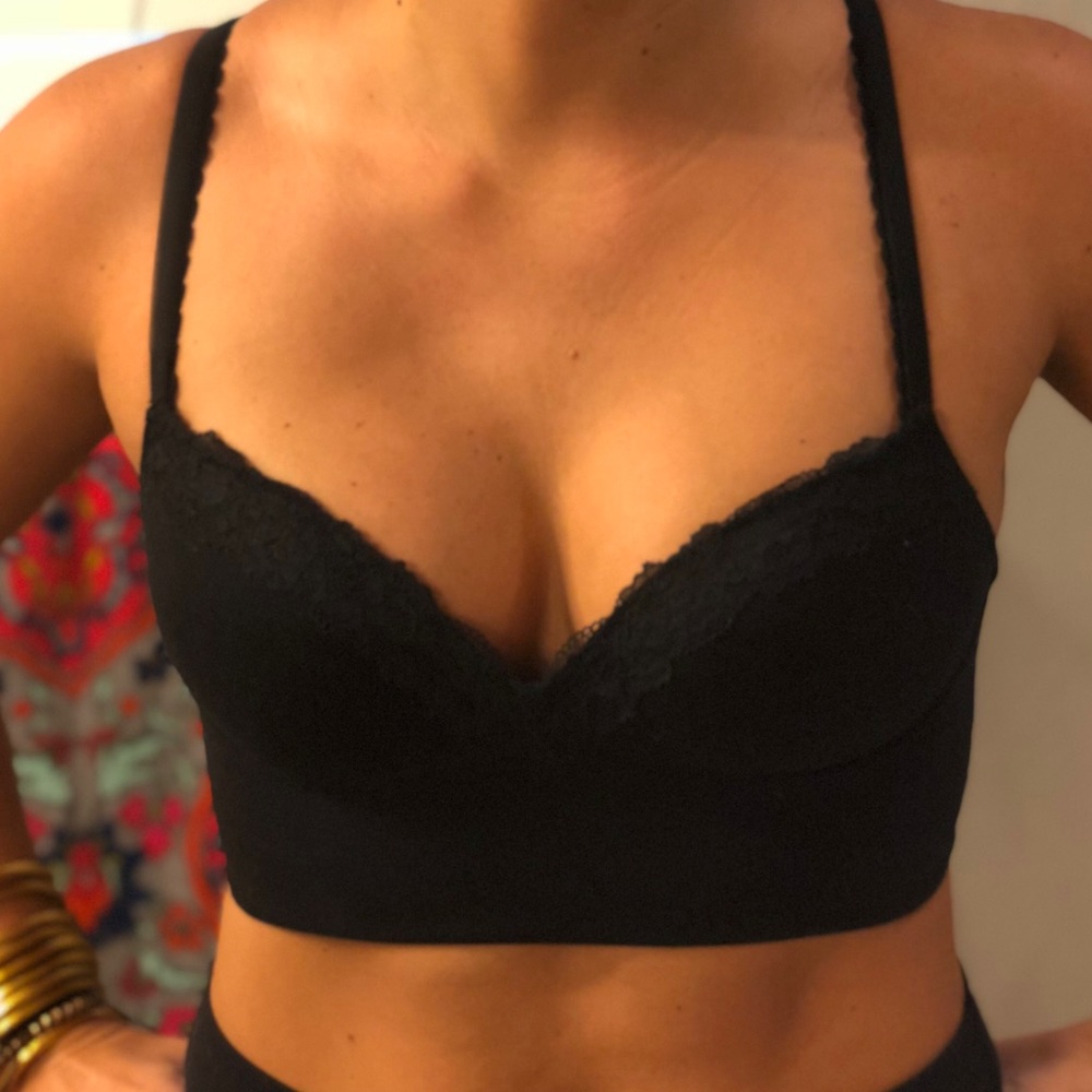 Black Victoria’s Secret bra